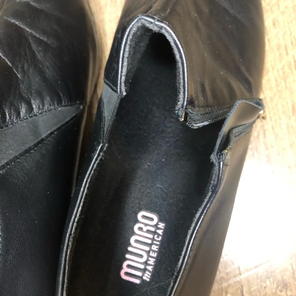 Munro Black Leather Loafer Pump Size 10.5 WW